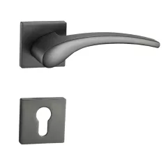 TITÁN Kilincsgarnitúra Oszt. Cly.-Fekete Blanca