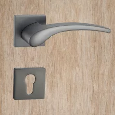 TITÁN Kilincsgarnitúra Oszt. Cly.-Fekete Blanca