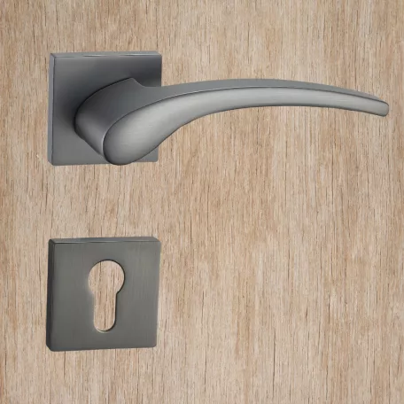 TITÁN Kilincsgarnitúra Oszt. Cly.-Fekete Blanca