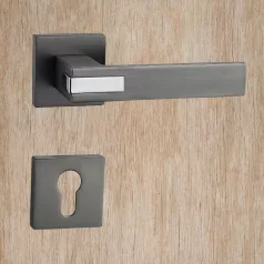 TITÁN Kilincsgarnitúra Oszt. Cly.-Fekete Cameo