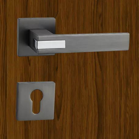 TITÁN Kilincsgarnitúra Oszt. Cly.-Fekete Cameo