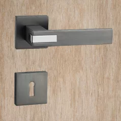 TITÁN Kilincsgarnitúra Oszt. Kly.-Fekete Cameo