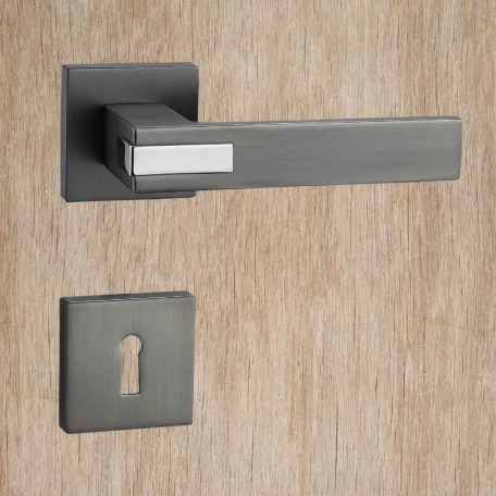 TITÁN Kilincsgarnitúra Oszt. Kly.-Fekete Cameo