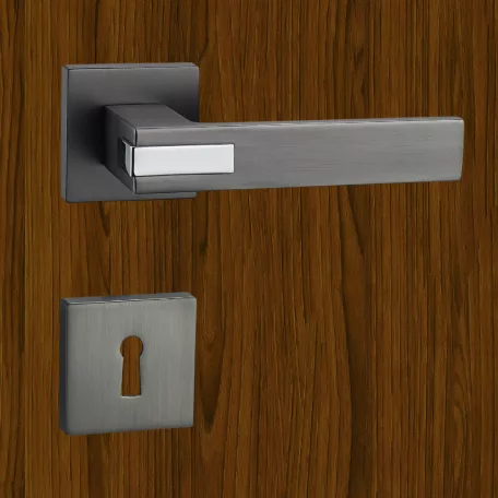 TITÁN Kilincsgarnitúra Oszt. Kly.-Fekete Cameo