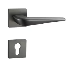 TITÁN Kilincsgarnitúra Oszt. Cly.-Fekete Leola