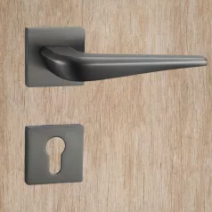 TITÁN Kilincsgarnitúra Oszt. Cly.-Fekete Leola