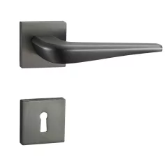 TITÁN Kilincsgarnitúra Oszt. Kly.-Fekete Leola