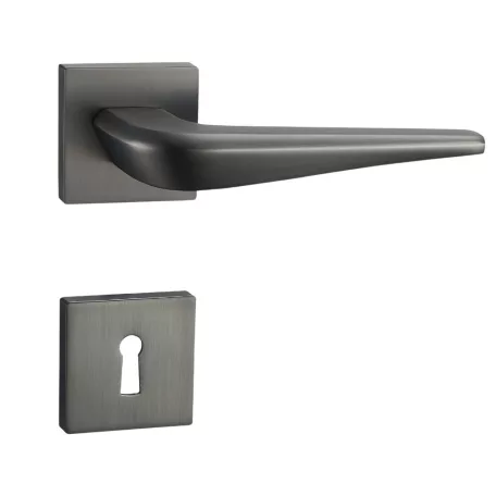 TITÁN Kilincsgarnitúra Oszt. Kly.-Fekete Leola