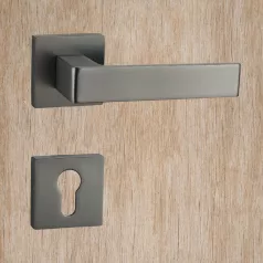 TITÁN Kilincsgarnitúra Oszt. Cly.-Fekete Terra