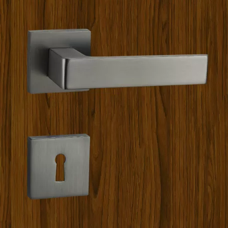 TITÁN Kilincsgarnitúra Oszt. Kly.-Fekete Terra