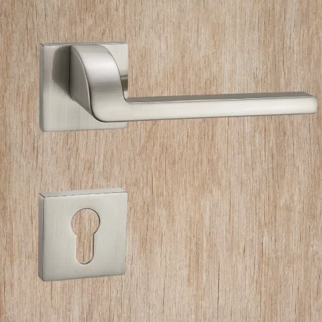 Kilincsgarnitúra Oszt. Cly.Szatén-Nikkel Pietra