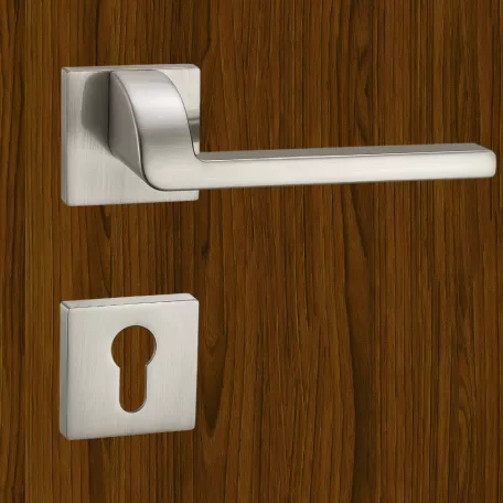 Kilincsgarnitúra Oszt. Cly.Szatén-Nikkel Pietra