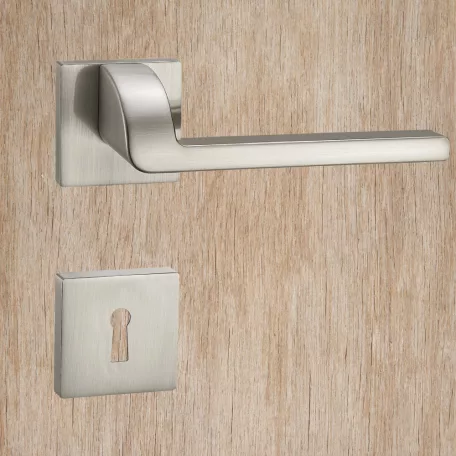 Kilincsgarnitúra Oszt. Kly.Szatén-Nikkel Pietra