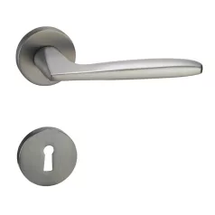 TITÁN Kilincsgarnitúra Oszt. Kly.-Fekete Flavia