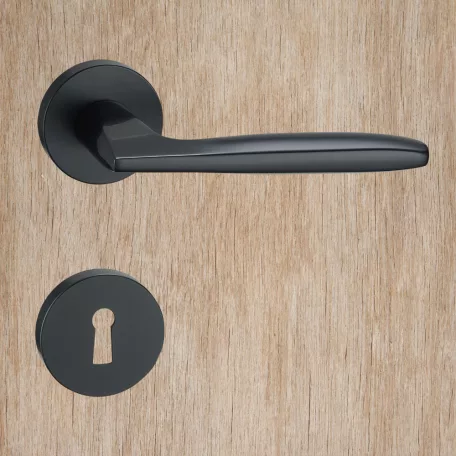 Kilincsgarnitúra Oszt. Kly. Matt-Fekete Flavia