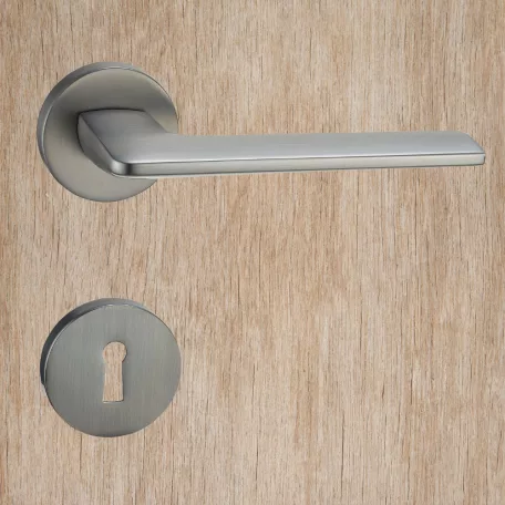 TITÁN Kilincsgarnitúra Oszt. Kly.-Fekete Lunetta