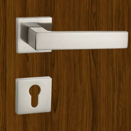 Kilincsgarnitúra Oszt. Cly.Szatén-Nikkel Byanca