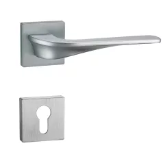 Kilincsgarnitúra Oszt. Cly. Szatén-Króm Calinda