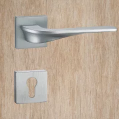 Kilincsgarnitúra Oszt. Cly. Szatén-Króm Calinda