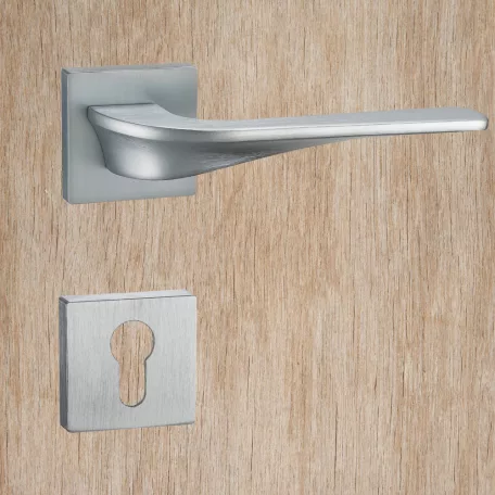 Kilincsgarnitúra Oszt. Cly. Szatén-Króm Calinda