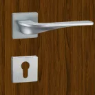 Kilincsgarnitúra Oszt. Cly. Szatén-Króm Calinda