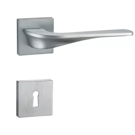 Kilincsgarnitúra Oszt. Kly. Szatén-Króm Calinda