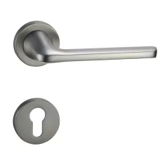 TITÁN Kilincsgarnitúra Oszt. Cly.-Fekete Melita