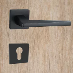 Kilincsgarnitúra Oszt. Cly. Matt-Fekete Simona