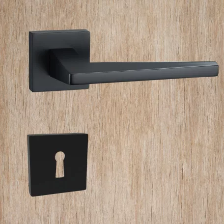 Kilincsgarnitúra Oszt. Kly. Matt-Fekete Simona