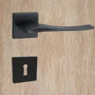 Kilincsgarnitúra Oszt. Kly. Matt-Fekete Giana