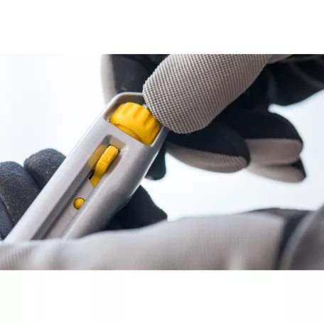 STANLEY Pvc Kés Fémh.18 mm Törd. Interl.* 1-10-018