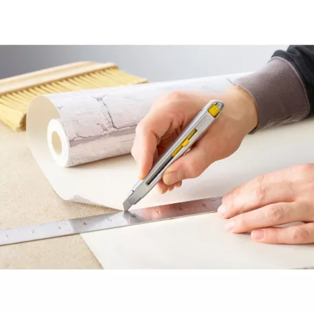 STANLEY Pvc Kés Fémh. 9 mm Törd. Interl. 0-10-095