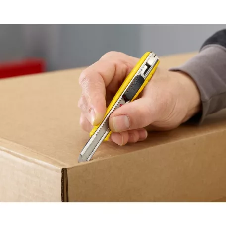 STANLEY Pvc Kés Fémh. 9 mm Törd.Fatmax** 0-10-411