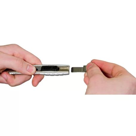 STANLEY Pvc Kés Fémh. 9 mm Törd.Fatmax** 0-10-411