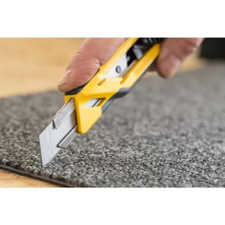 STANLEY Pvc Kés Fémb.18 mm.Törd.Tolós - Stht10266-0