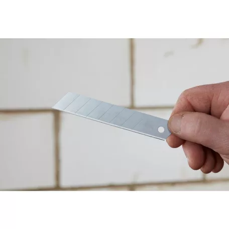 STANLEY Tördelhető Penge 18 mm 100 db. 1-11-301