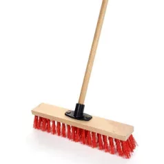 Betonseprű 60 cm Műa.Szálas Fanyéllel Ar. Udvarseprü