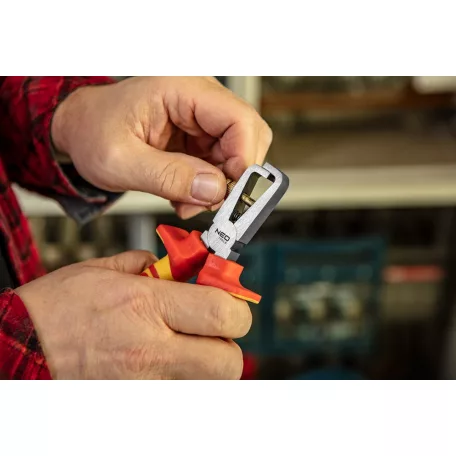 NEO TOOLS Kábelcsupaszító Fogó 160mm Szigetelt