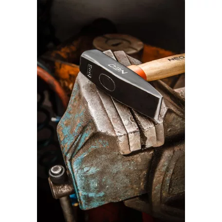 NEO TOOLS Kalapács 800G Fanyelü