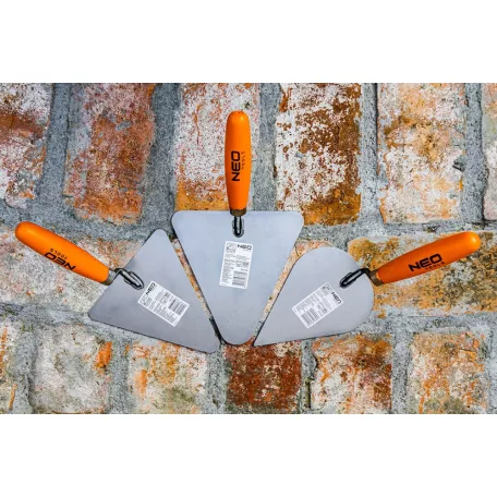 NEO TOOLS Kőműves Kanál 180*180 Háromszög Fanyelü