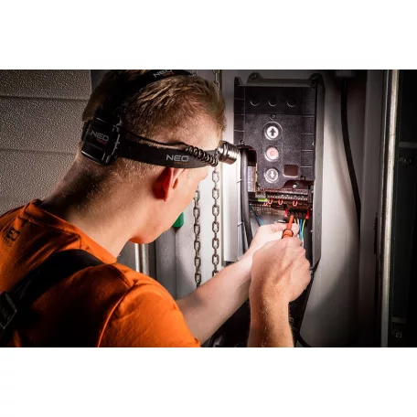 NEO TOOLS Fejlámpa 400Lum Zoom Led 3Aaa