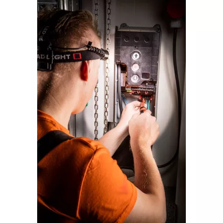 NEO TOOLS Fejlámpa 400Lum Zoom Led 3Aaa